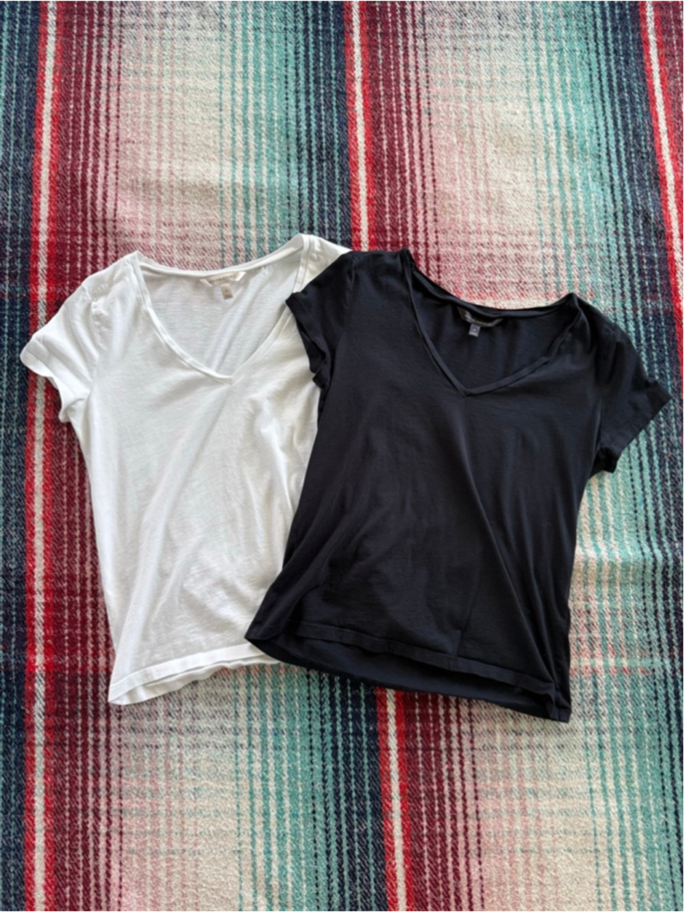 Women's Banana Republic Short Sleeve V-Neck T-Shirt Bundle XS White & Black
